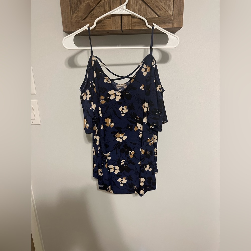 Open shoulder top - Picture 2 of 2